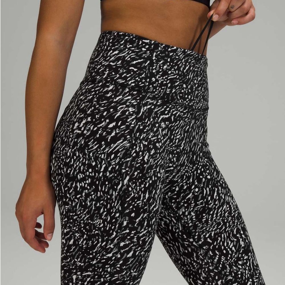lululemon athletica Black and White Patterned Leggings in size 4 - Picture 1 of 5